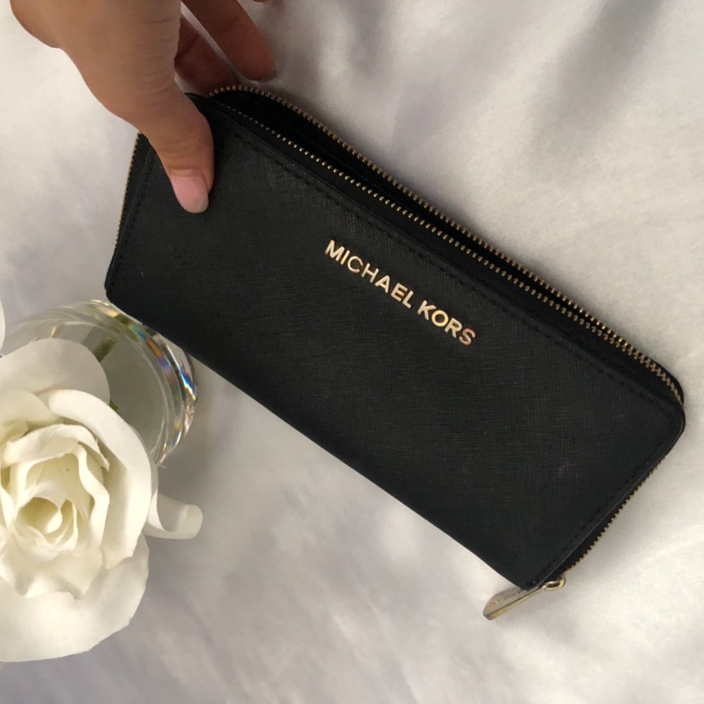Michael Kors Leather Continental Wristlet
